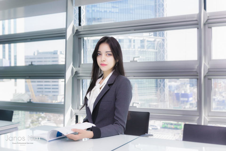 Oumey üzleti portréfotózása a Seoul Global Centerben