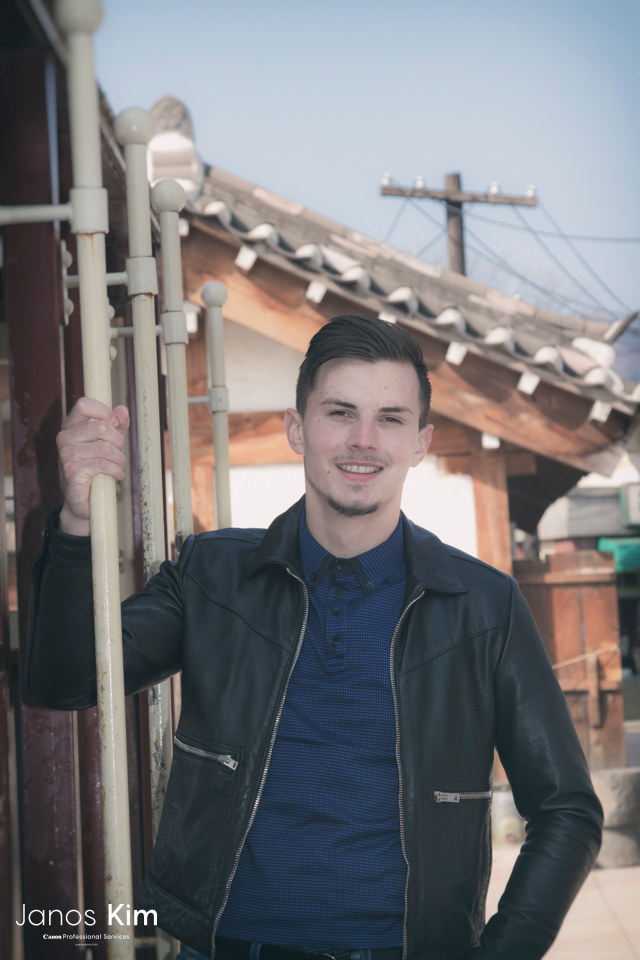Vianney portréi a Hanok faluban