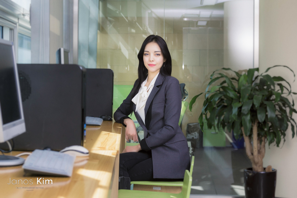Oumey üzleti portréfotózása a Seoul Global Centerben